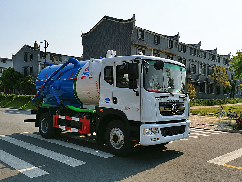 東風(fēng)12方吸污車